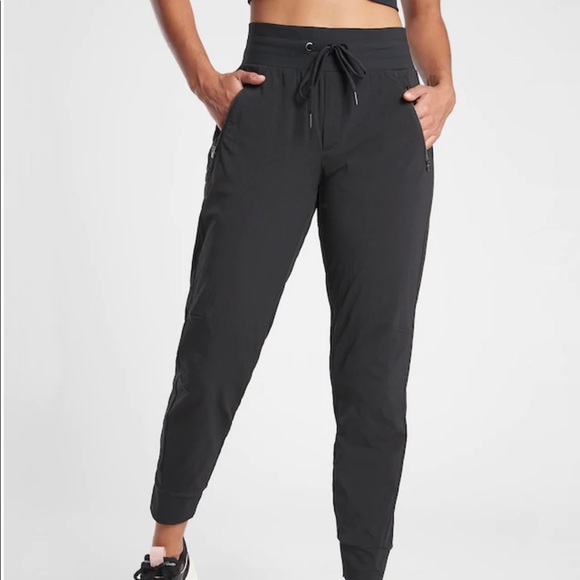 Athleta Pants - NWT Athleta Trekkie North Jogger size 6 black